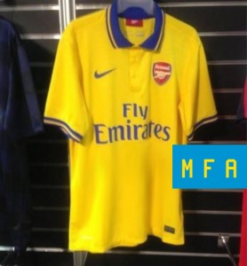 http://www.maillots-foot-actu.fr/wp-content/uploads/2013/01/arsenal-maillot-exterieur-2013-2014-278x300.jpg