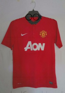 http://www.maillots-foot-actu.fr/wp-content/uploads/2013/01/manchester-united-domicile-2013-2014-212x300.jpg