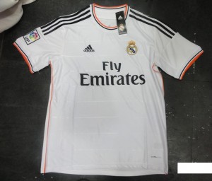 http://www.maillots-foot-actu.fr/wp-content/uploads/2013/01/real-madrid1-300x256.jpg