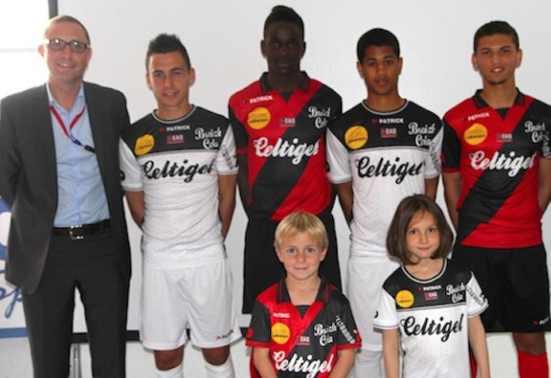 http://www.maillots-foot-actu.fr/wp-content/uploads/2014/05/guingamp-maillots-2014-2015.jpeg
