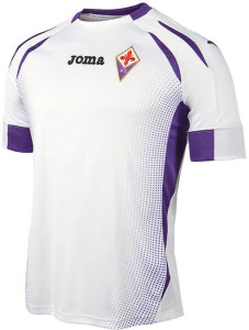 http://www.maillots-foot-actu.fr/wp-content/uploads/2014/07/Fiorentina-2015-maillot-foot-exterieur-227x300.jpg