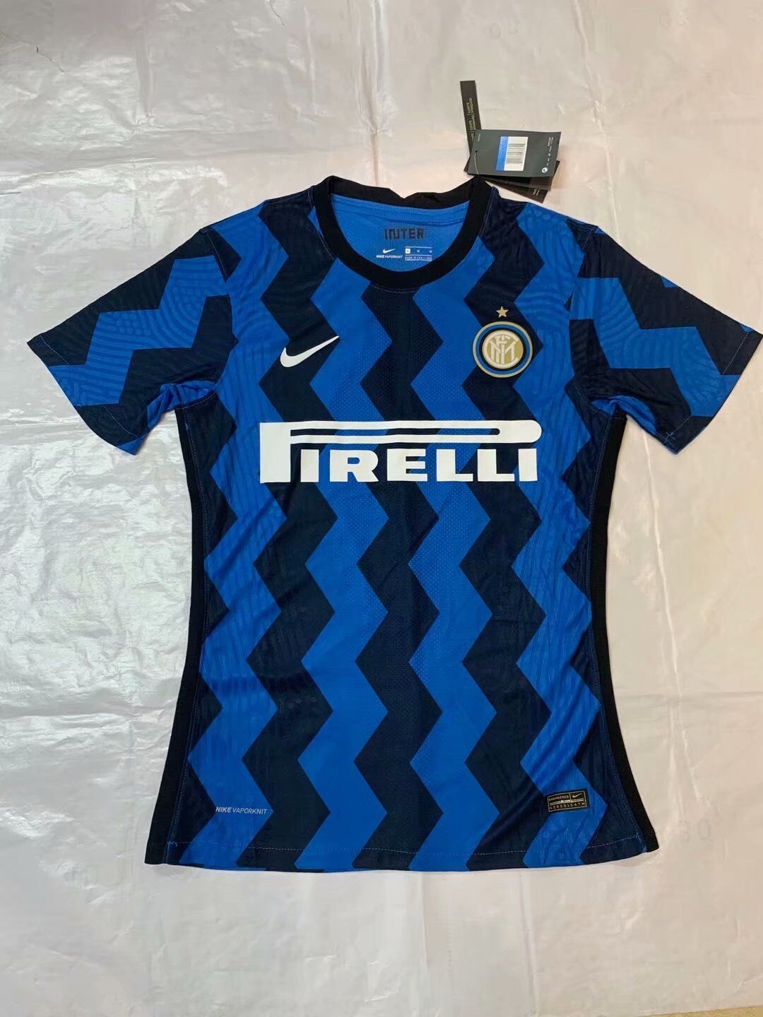 Inter-Milan-2021-nouveau-maillot-domicile-foot.jpg