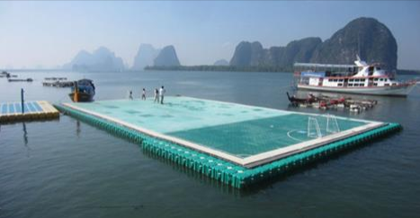 Un terrain de football sur l’eau en Thaïlande