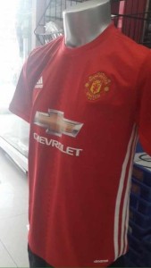 Manchester United 2017 maillot domicile 16 17 dévoilé
