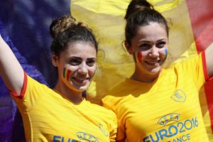 des supportrices roumains à l Euro 2016