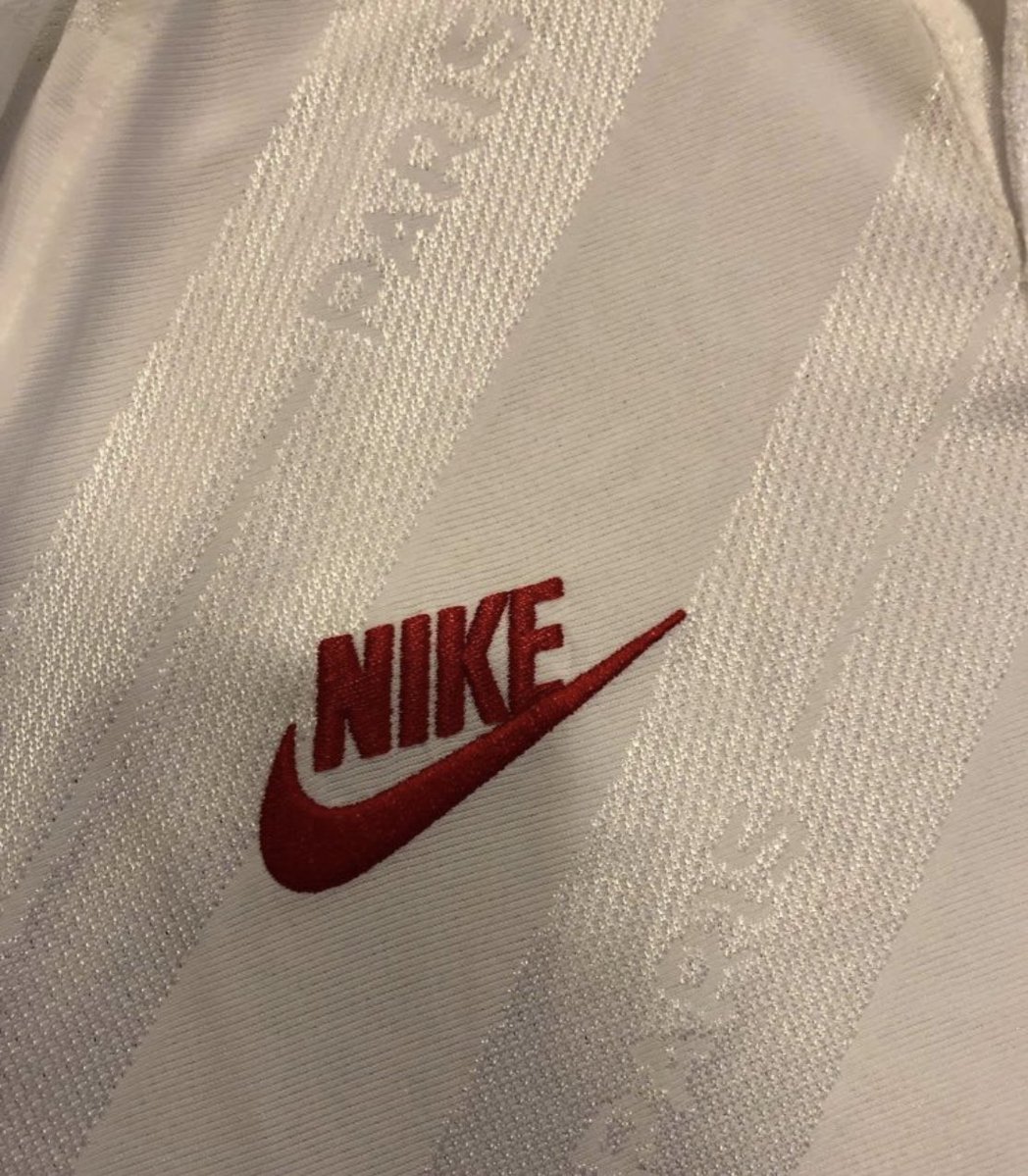 detail troisieme maillot PSG 2020 blanc Nike