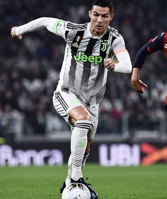 Quatrieme maillot Juventus 2020 Palace Ronaldo