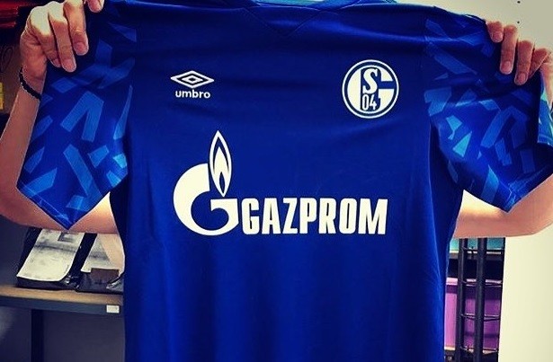 Schalke 2020 nouveau maillot de foot domicile Umbro