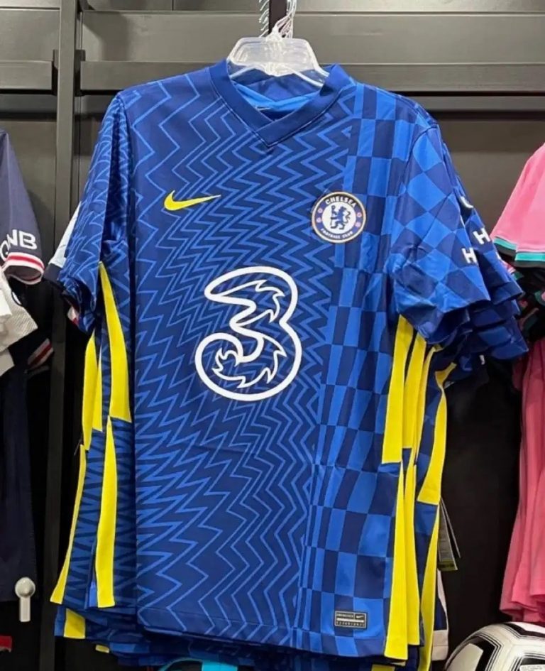 Chelsea 2022 infos sur les nouveaux maillots des blues