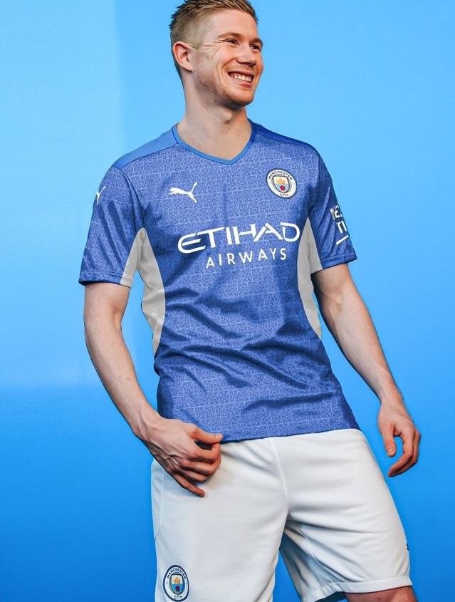 Puma et les nouveaux maillots de foot Manchester City 2022
