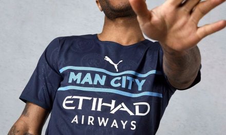 Puma et les nouveaux maillots de foot Manchester City 2022