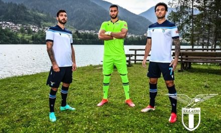 Lazio 2022 les maillots de football avec Macron