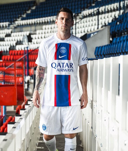PSG 2023 nouveau troisieme maillot football Paris Messi