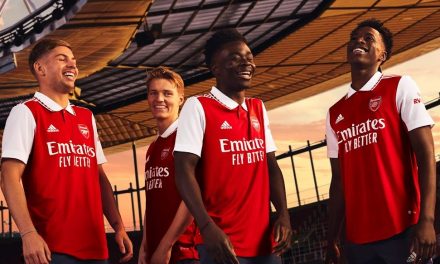 Les nouveaux maillots de foot Arsenal 2023