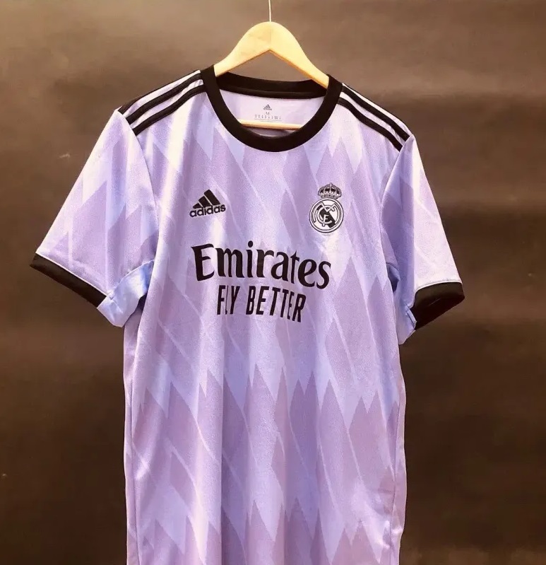 Real Madrid 2023 maillot de football exterieur fuite Adidas
