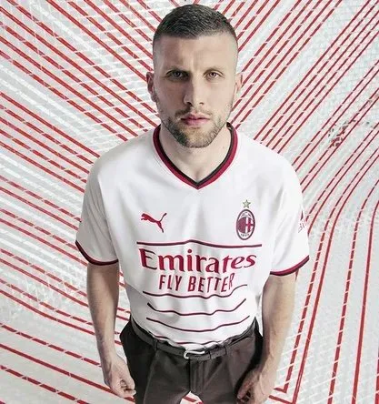 AC Milan 2023 nouveau maillot exterieur