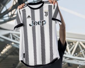 Juventus 2023 nouveau maillot domicile officiel football.