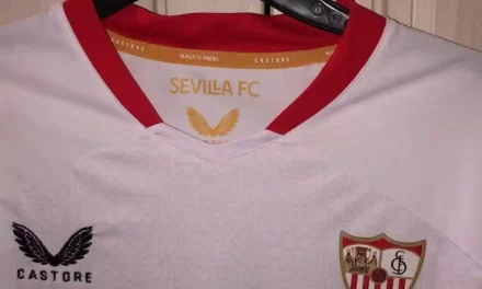 Castore équipementier des maillots FC Séville 2023