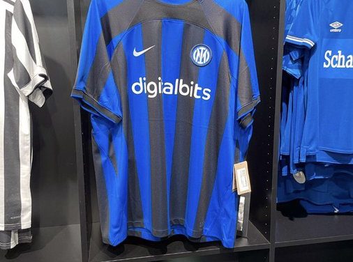 Les nouveaux maillots de foot Inter Milan 2023 en images