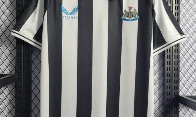 Castore pour les nouveaux maillots de foot Newcastle 2023
