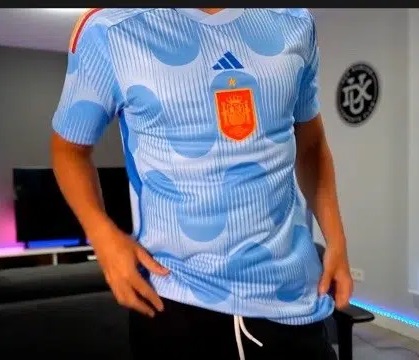 Les nouveaux maillots de foot Espagne coupe du monde 2022