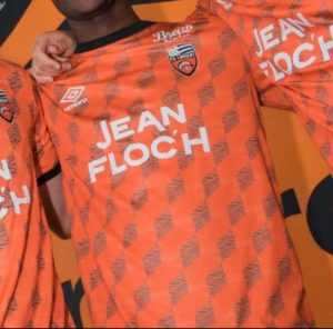 Lorient 2023 maillot de foot domicile