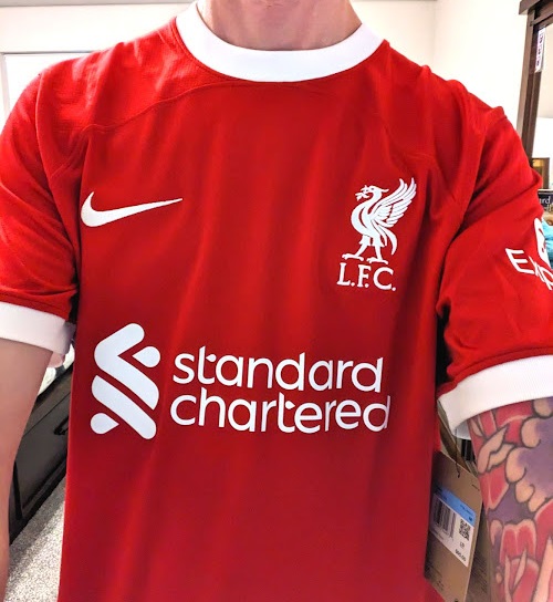 Liverpool 2024 nouveau maillot domicile porte