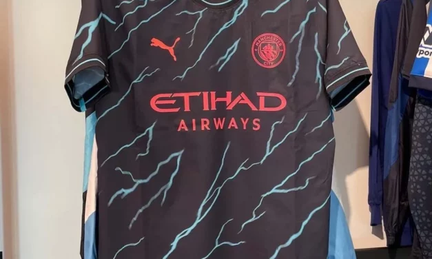 Les nouveaux maillots de football Manchester City 2023-2024