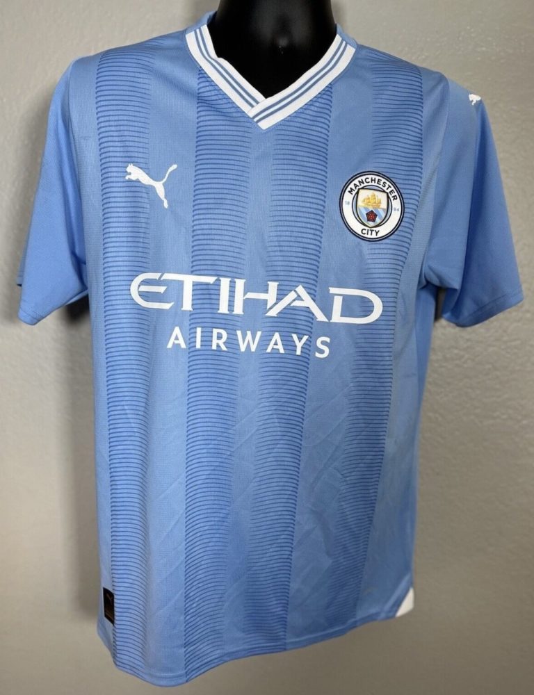 Les nouveaux maillots de football Manchester City 20232024