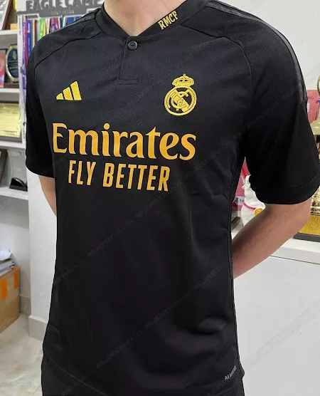 Real Madrid 2024 maillot de foot fuite Adidas
