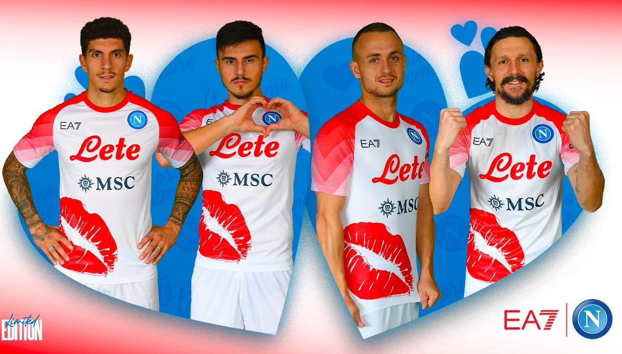 Naples maillot de foot Saint Valentin edition limitee bisous