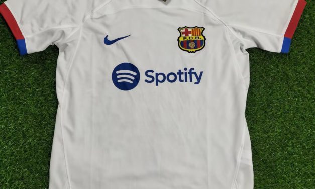 Les nouveaux maillots de foot FC Barcelone 2023/2024 avec Nike