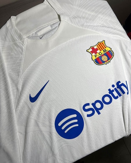 FC Barcelone 2024 maillot exterieur zoom