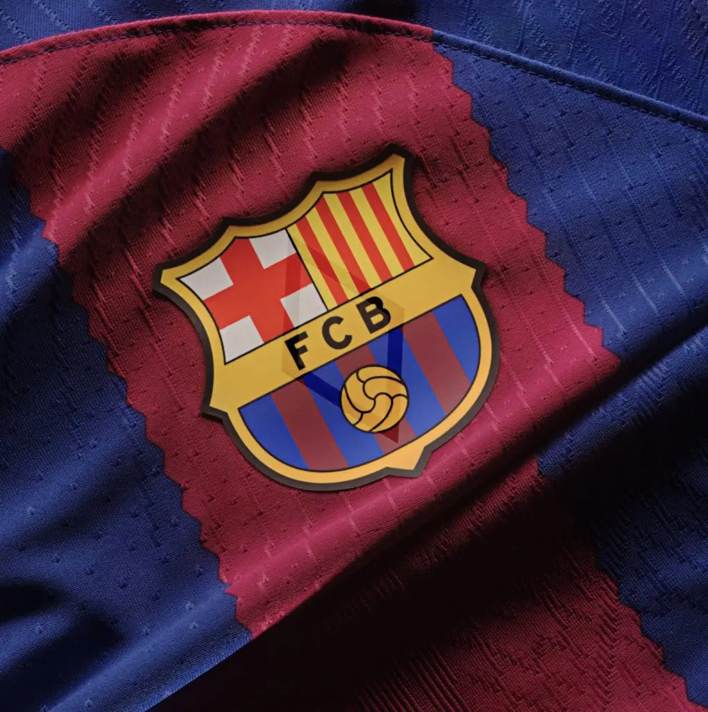 zoom blason FC Barcelone 2024 maillot domicile nouveau
