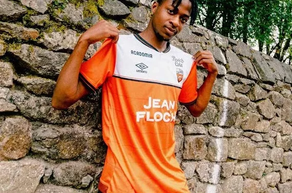 Umbro présente les maillots du FC Lorient 2023-2024