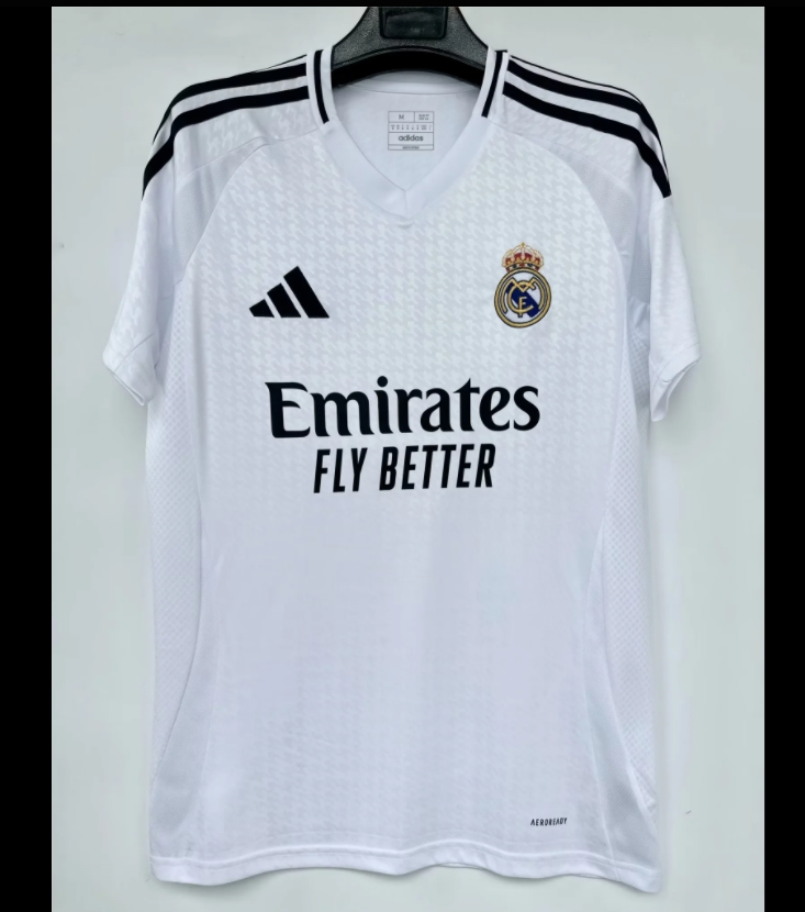 Ce à quoi devrait ressembler le maillot domicile du Real Madrid pour la saison 2024-2025. (@Footy_Headlines