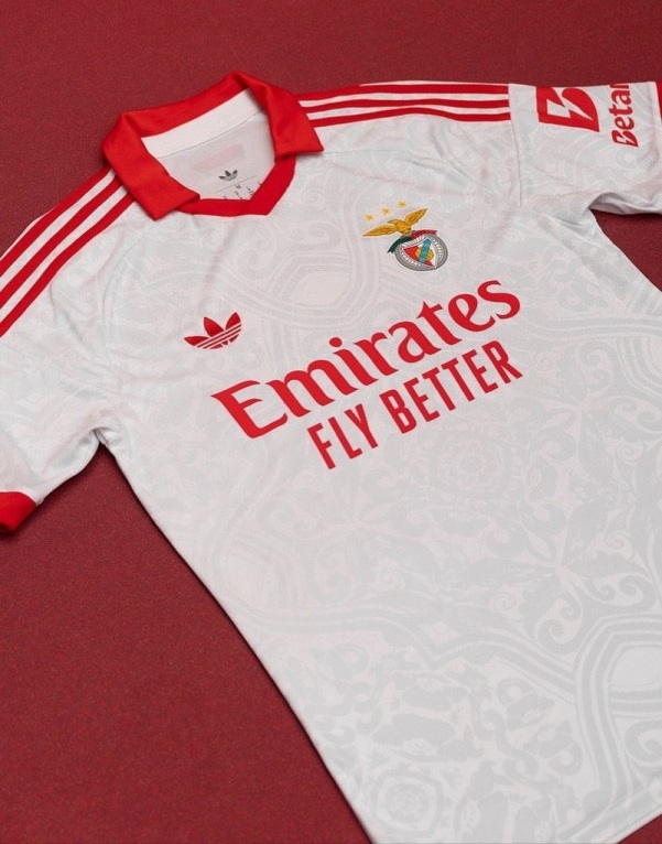 maillot de foot exterieur Benfica 26 27 maillot de foot exterieur Benfica 26 27