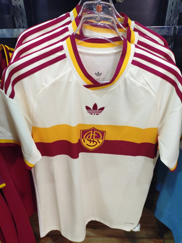 maillot de football exterieur AS Roma 26 27 maillot de football exterieur AS Roma 26 27