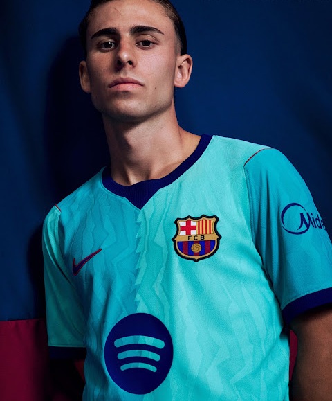 troisieme maillot de foot FC barcelone 26 27 troisieme maillot de foot FC barcelone 26 27
